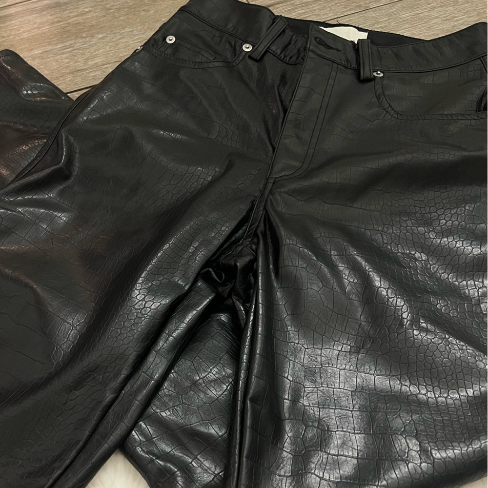 Crocodile-patterned pants - Picture 5 of 6